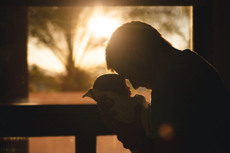 Como economizar com a chegada de um bebê: o que você precisa saber