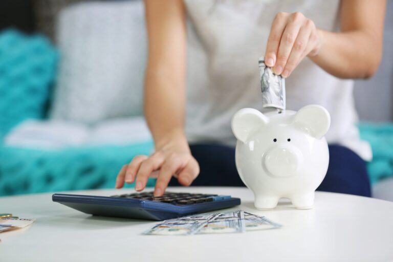 Como economizar dinheiro quando seu salário não é suficiente