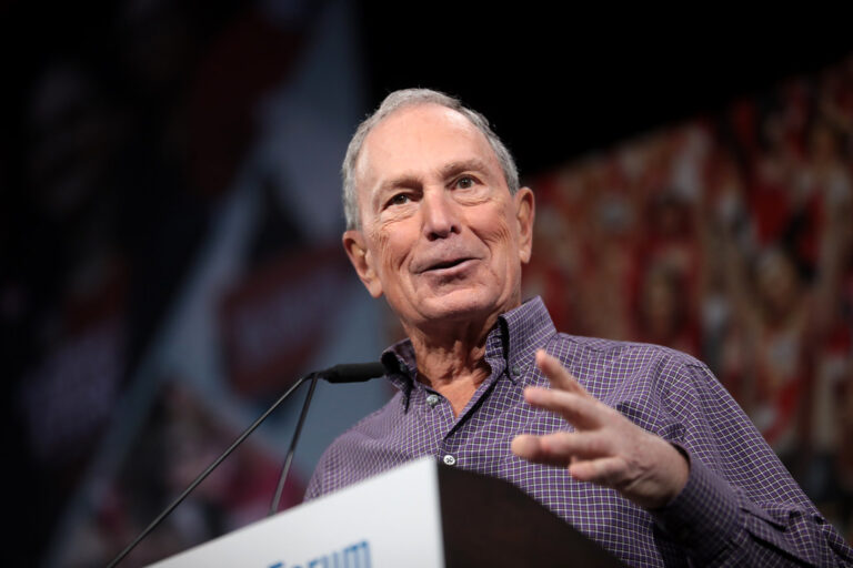 Investimentos inteligentes e sucesso empresarial: a história de Michael Bloomberg