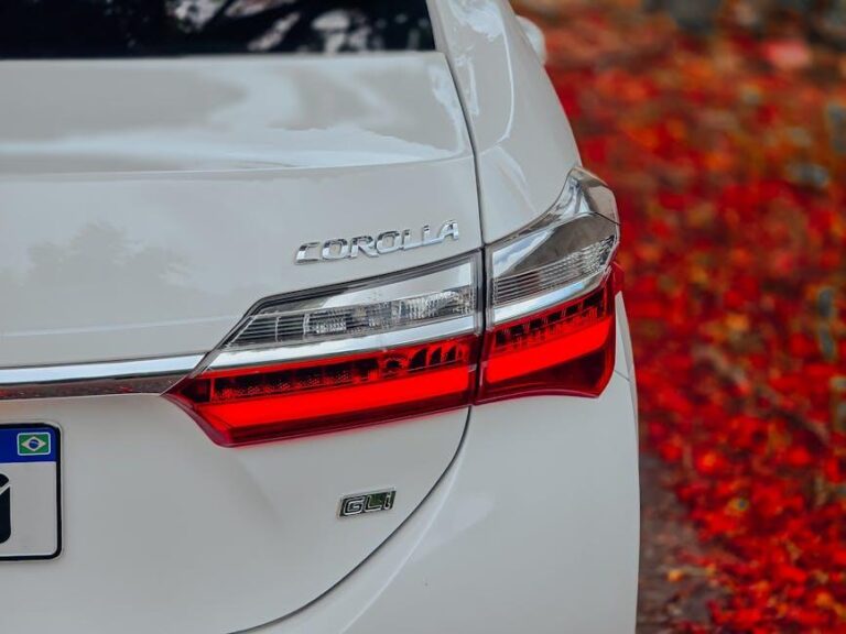 Qual a diferença entre Toyota Corolla e Honda Civic?