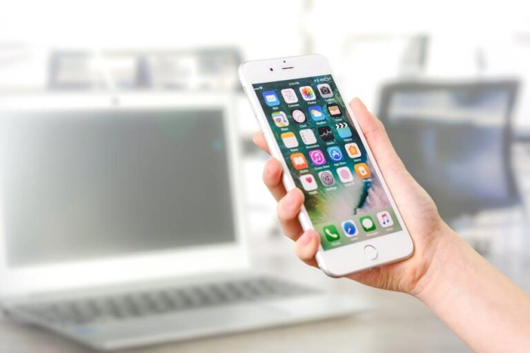 Qual a diferença entre app e sistema?
