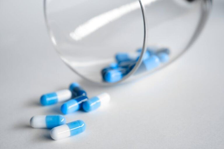 Qual a diferença entre antibiótico e anti-inflamatório? Qual a diferença entre antibiótico e anti-inflamatório?