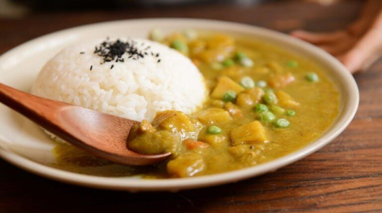 Pode misturar curry com leite de coco?