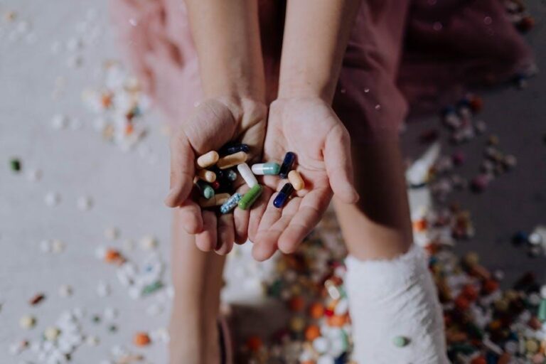 Qual a diferença entre automedicação e prescrição médica?