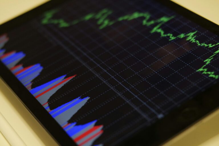Como escolher investimentos que acompanham a inflação e protegem o poder de compra? pexels-weekendplayer-186461